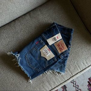 Levi’s 501  NWT mid Rise Womens Shorts